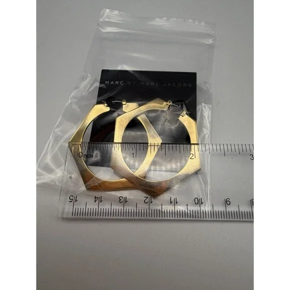 Marc by Marc Jacobs Oro Gold Hexagon Hoop Earrings Geometric M5123177 New - Picture 3 of 3